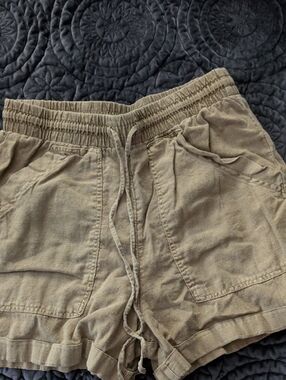 Universal Thread Light Olive Elastic Waist Linen-Blend Shorts
